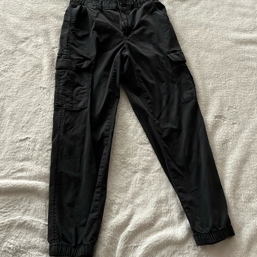 Size 2 black American eagle cargo pants